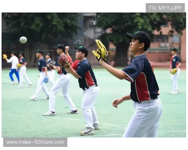 成都市代表队包揽四川省青少年垒球项目甲组和乙组双料冠军