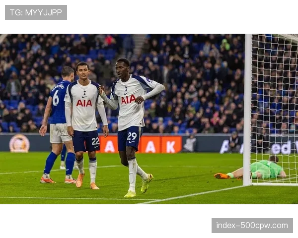 埃弗顿1-0小胜富勒姆，凭借此胜暂时脱离降级区。